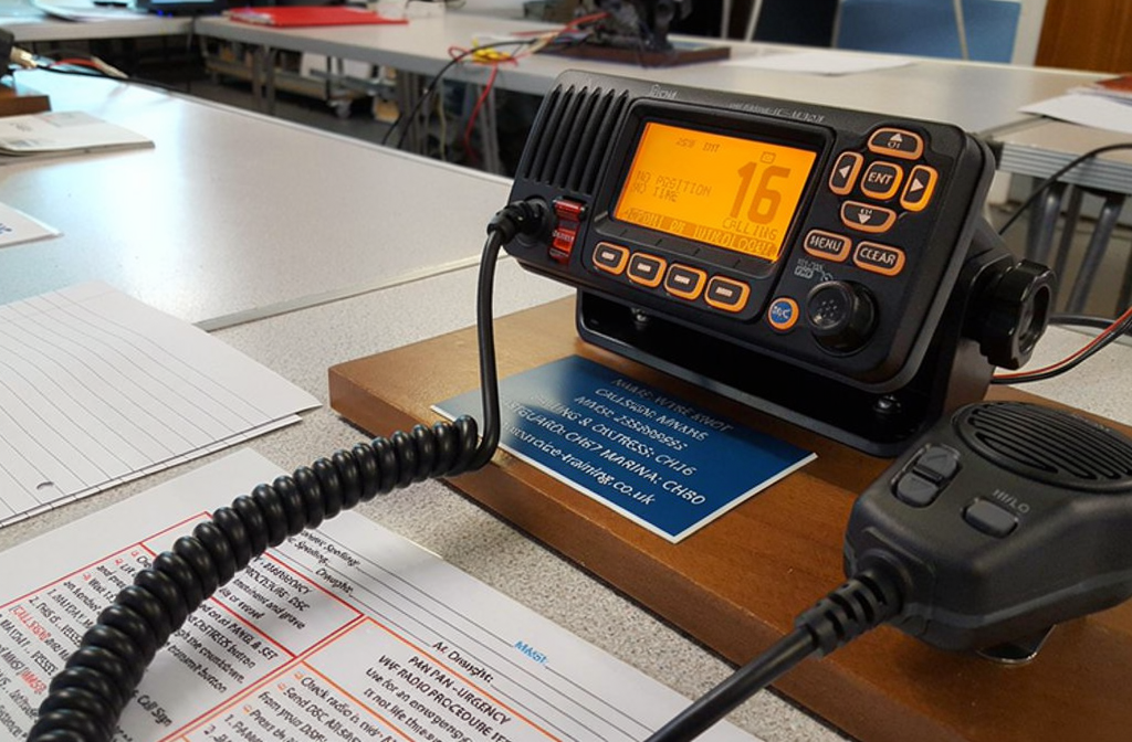 Mode d'emploi : comment bien utiliser sa VHF portable